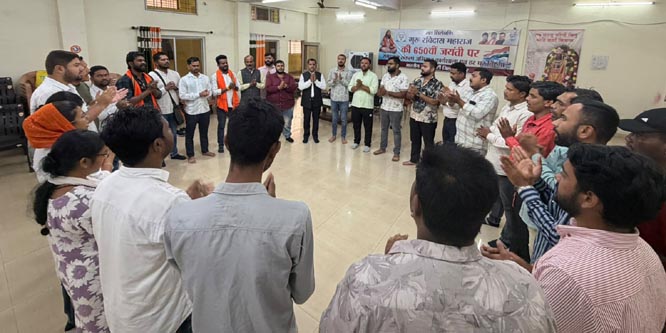 भाजपा प्रदेशाध्यक्ष किरण देव के शीघ्र स्वास्थ्य लाभ के लिए भाजयुमो ने किया हनुमान चालीसा का पाठ